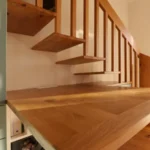 Jugendzimmer mit Schränke als Treppe und Schreibtischplatte in Weiß, Eiche Lackiert, Farbige Fronten Kinderzimmermöbel