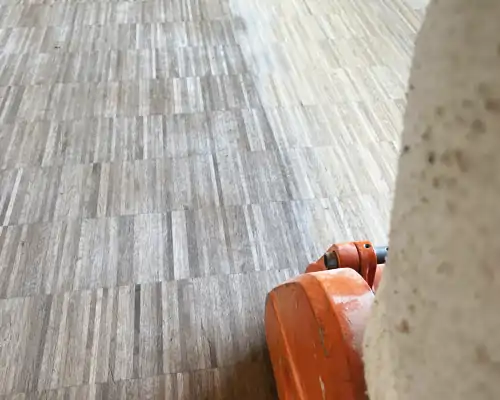 Bodenbeläge und Türen Parkett aufbereiten lassen