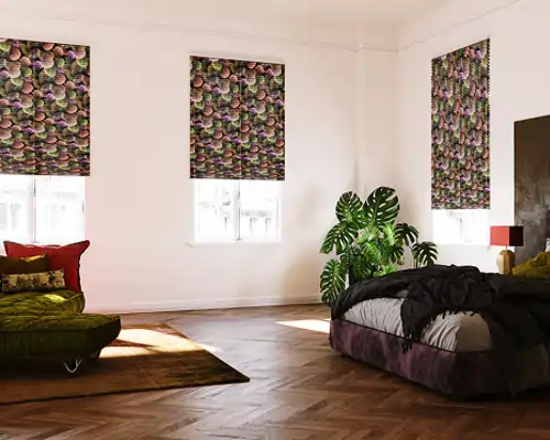 Stilvolles Schlafzimmer mit MHZ Plissees in einem Musterdesign