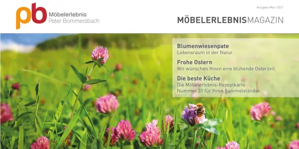 Titelblatt des Möbelerlebnismagazins mit roten Klee-Blüten und einer Biene, Text zu Blumenwiesenpaten, Frohe Ostern und Die beste Küche.